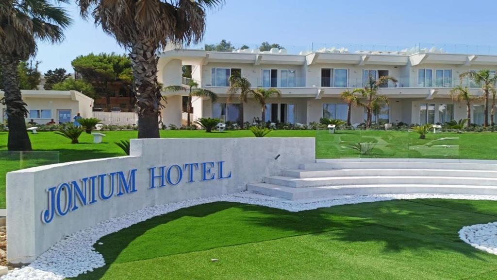 Jonium Hotel - Amazing Sea View And Swimming Pool Pulsano Exterior foto