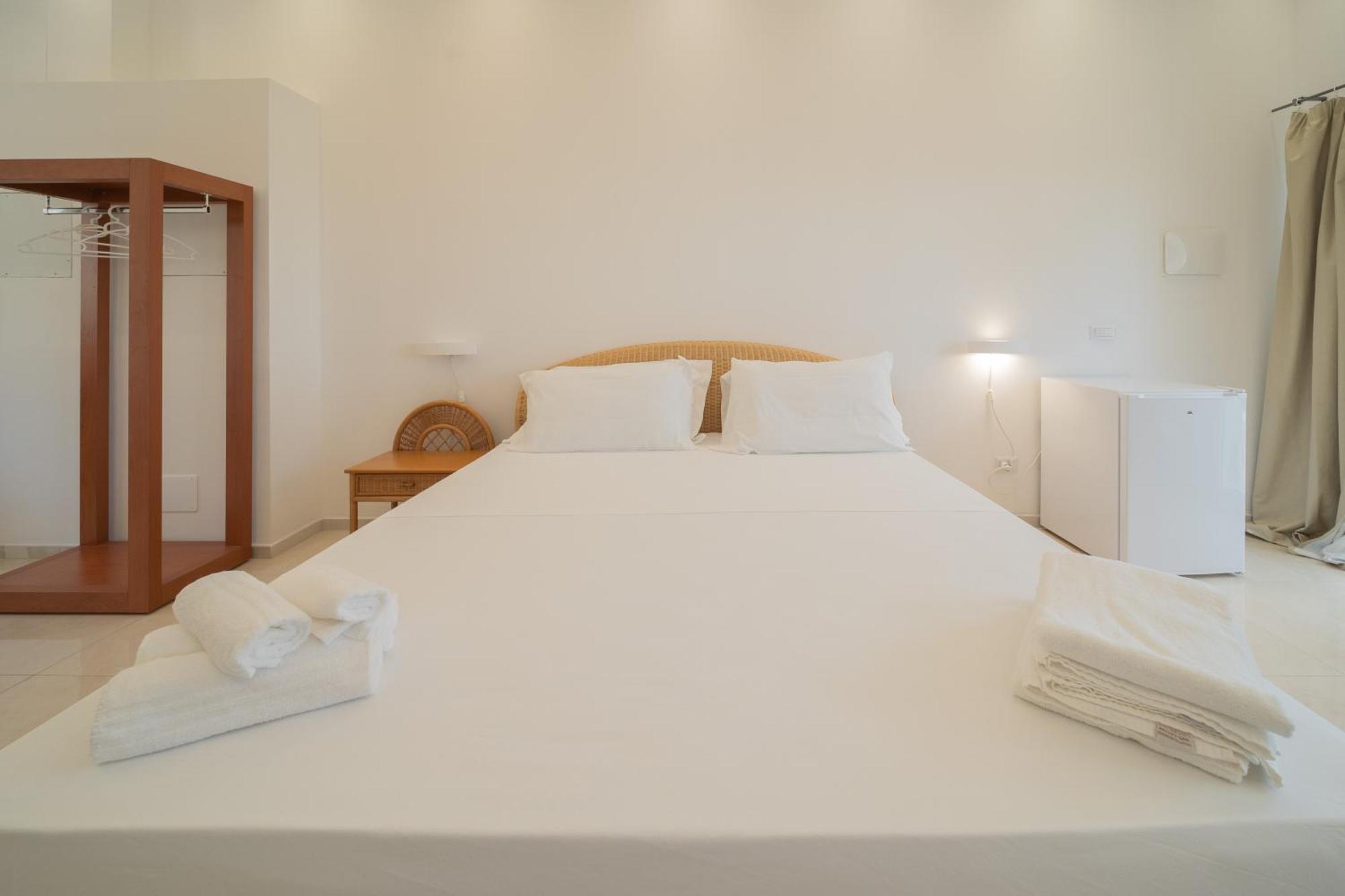 Jonium Hotel - Amazing Sea View And Swimming Pool Pulsano Exterior foto
